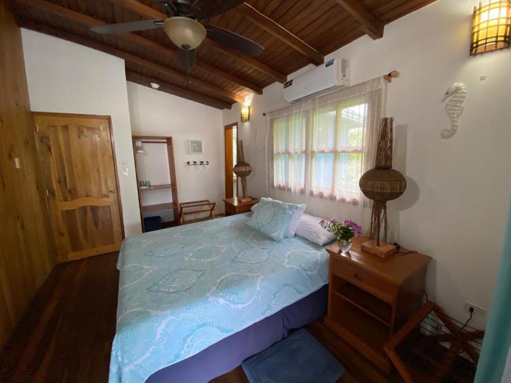 The Isabela Beach House Puerto Villamil Kültér fotó