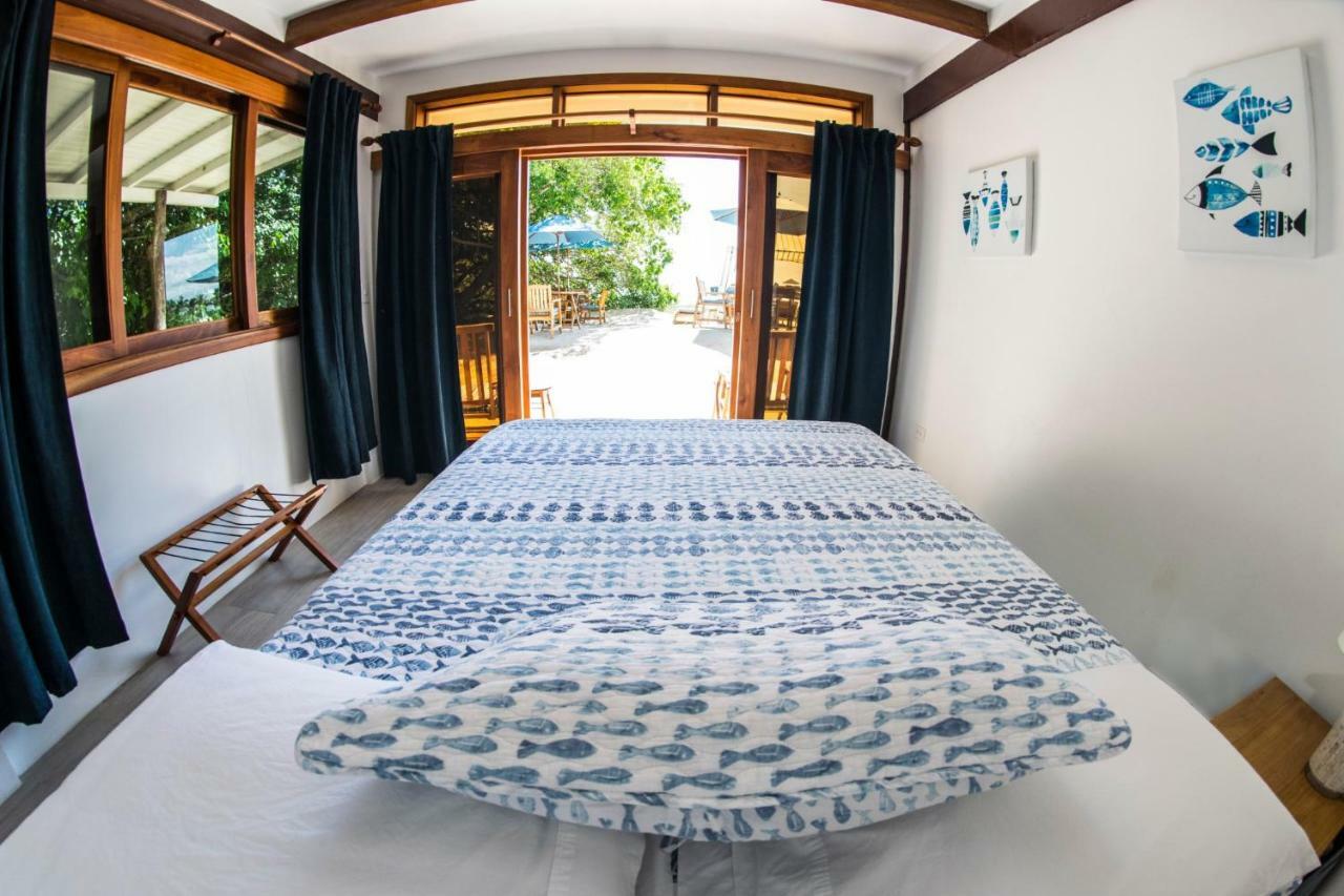 The Isabela Beach House Puerto Villamil Kültér fotó
